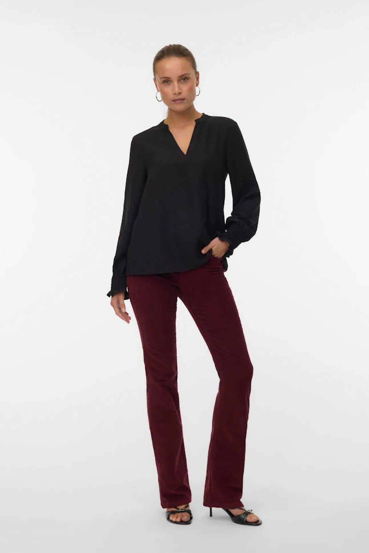 Pantalón vaquero acampanado
