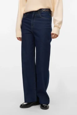Pantalón vaquero detalle cadena