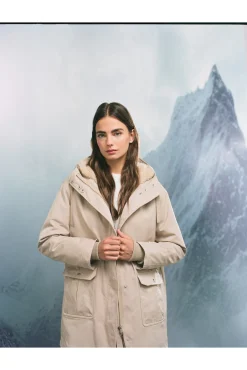 Parka capucha 2 en 1 repelente al agua