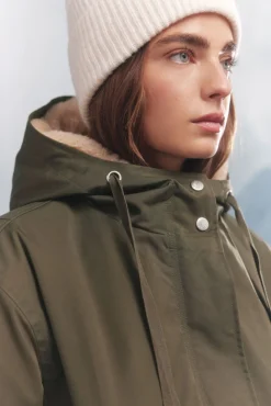 Parka capucha 2 en 1 repelente al agua