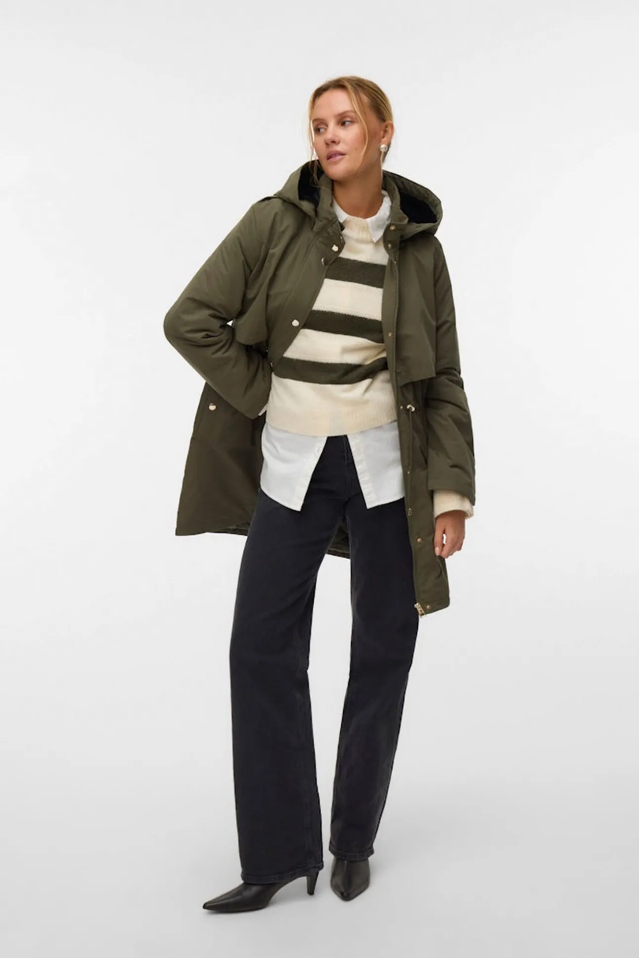 Parka con botones plateados