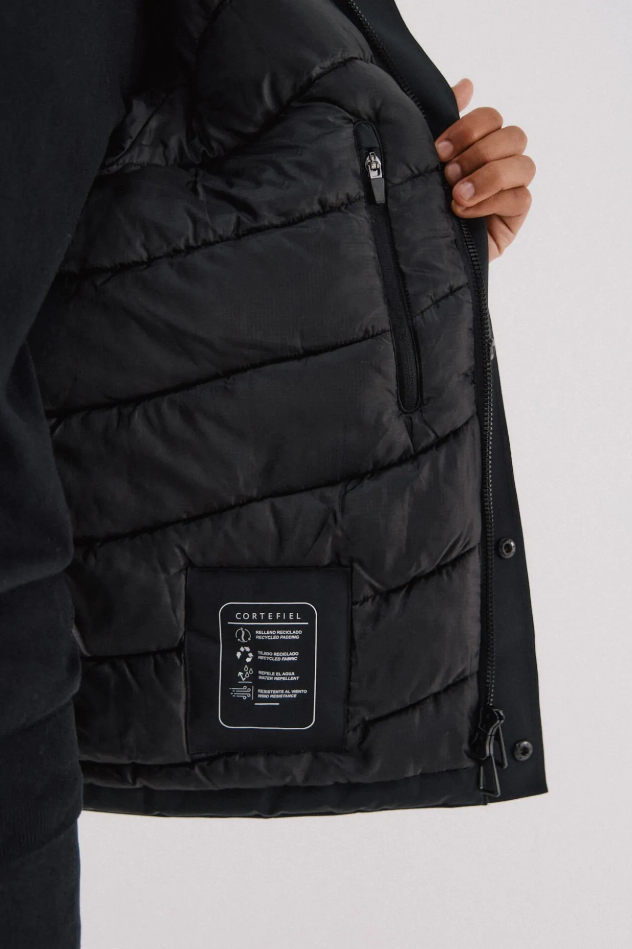 Parka con capucha