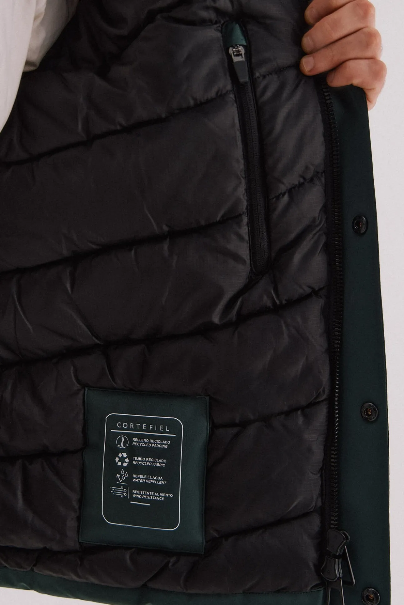 Parka con capucha