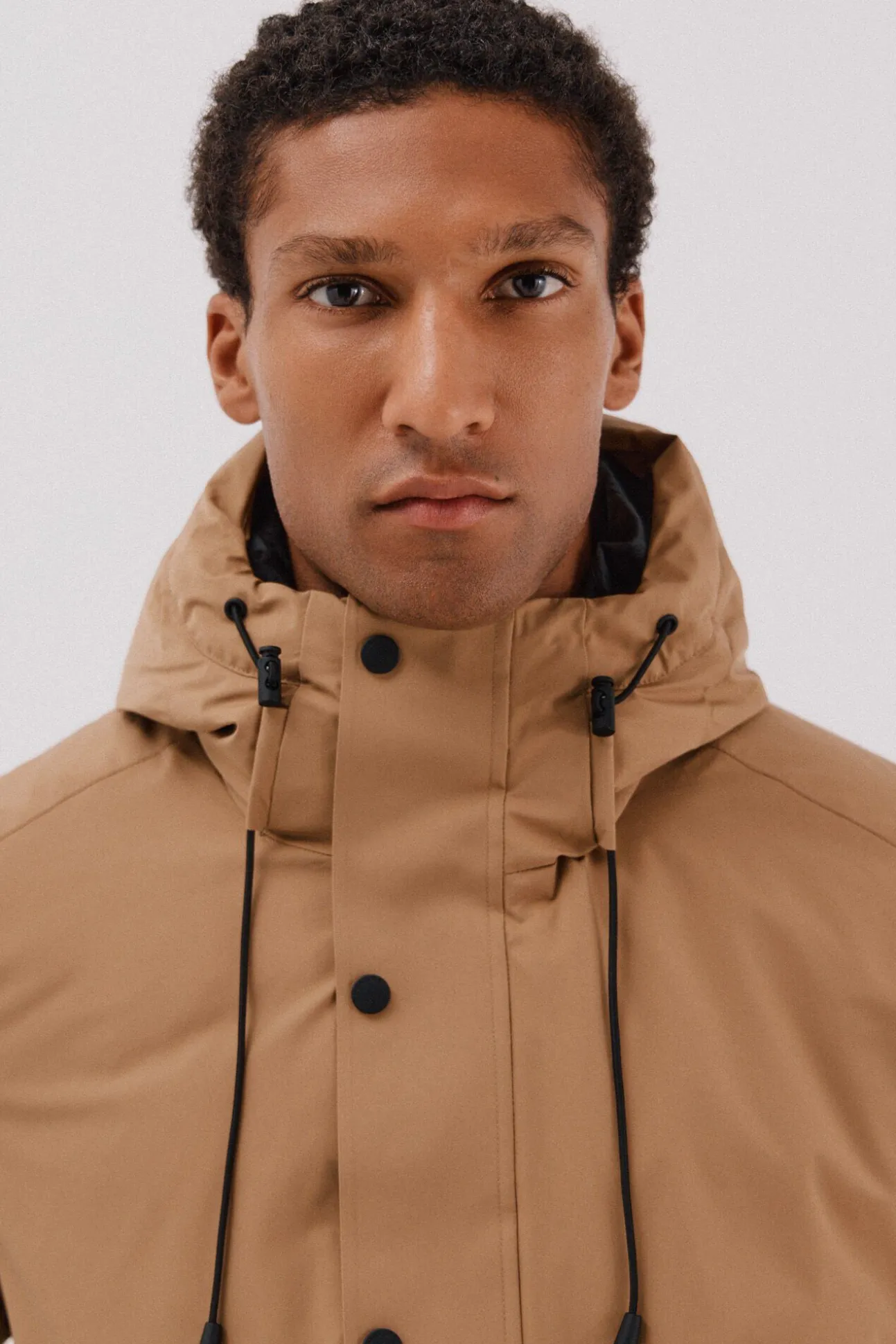 Parka con capucha