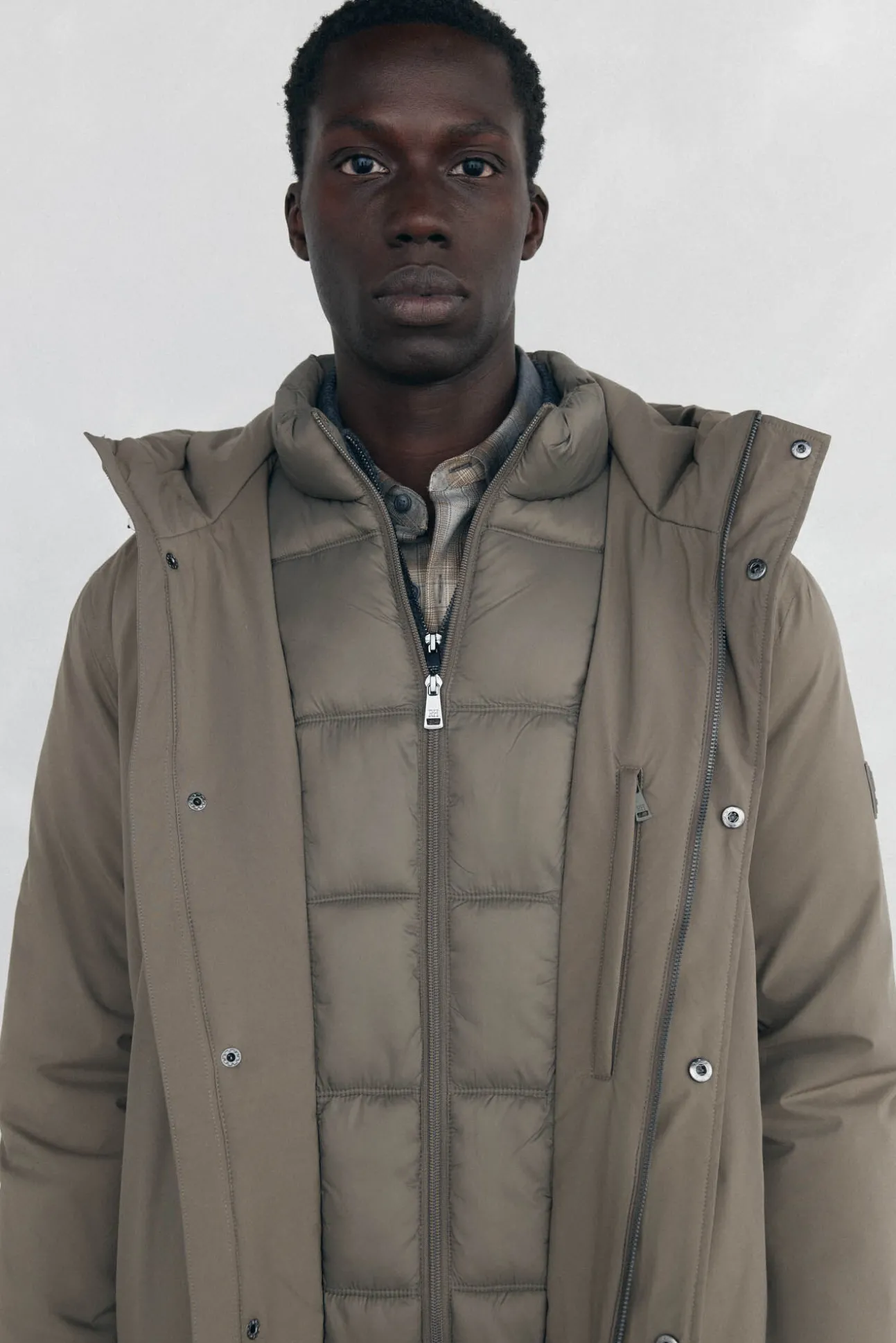 Parka corta capucha