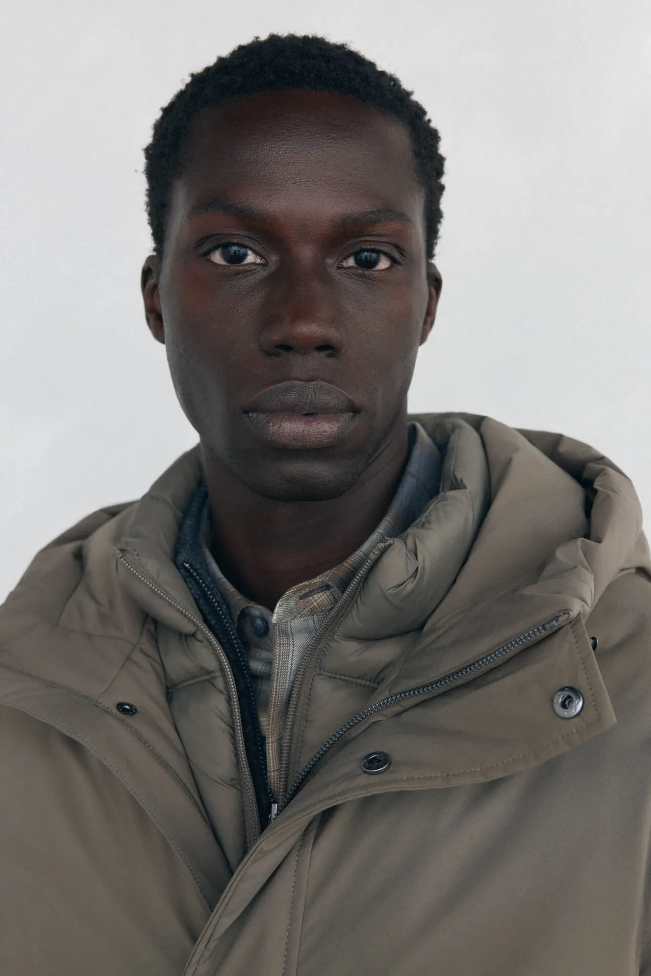 Parka corta capucha