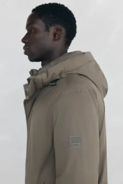Parka corta capucha