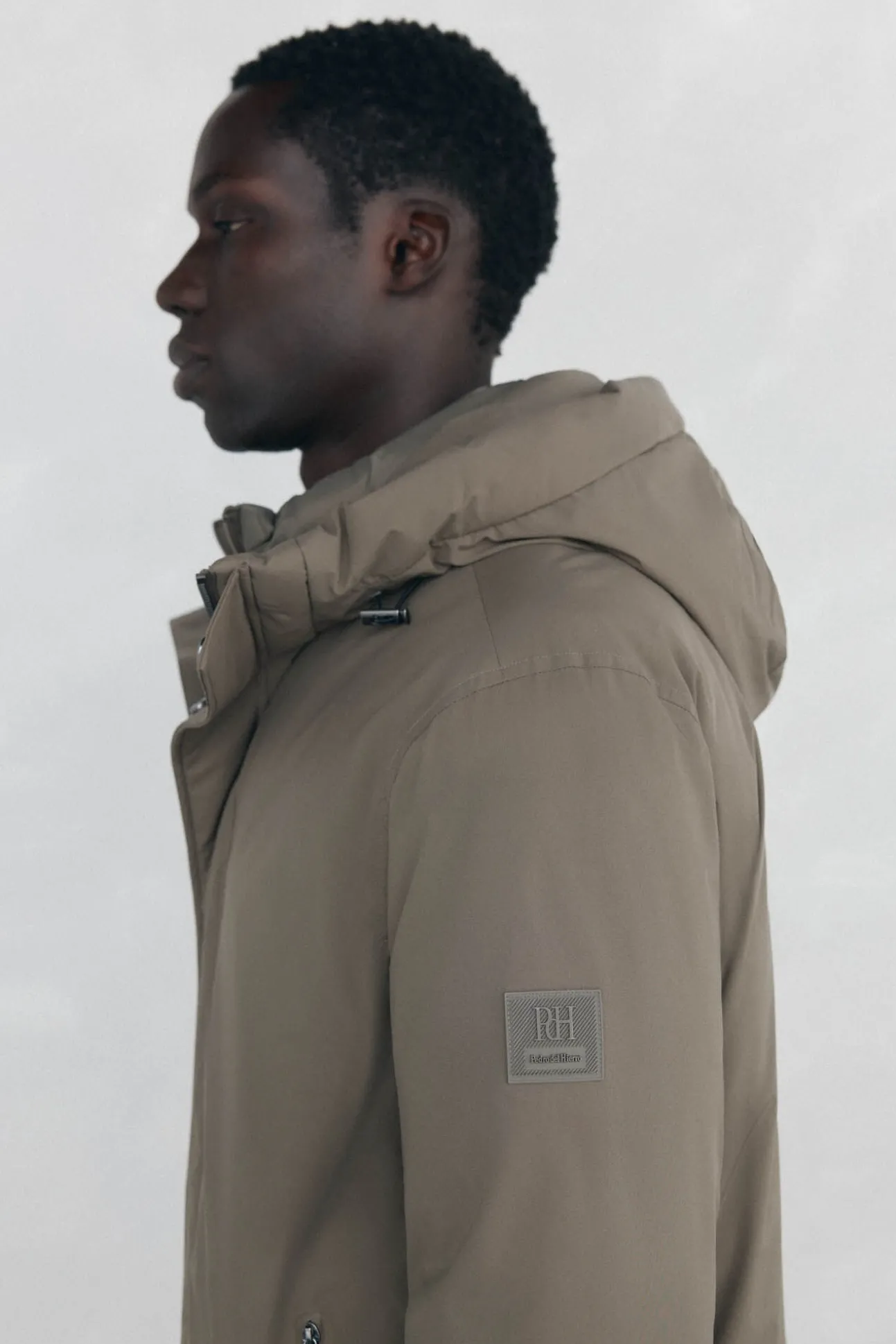 Parka corta capucha