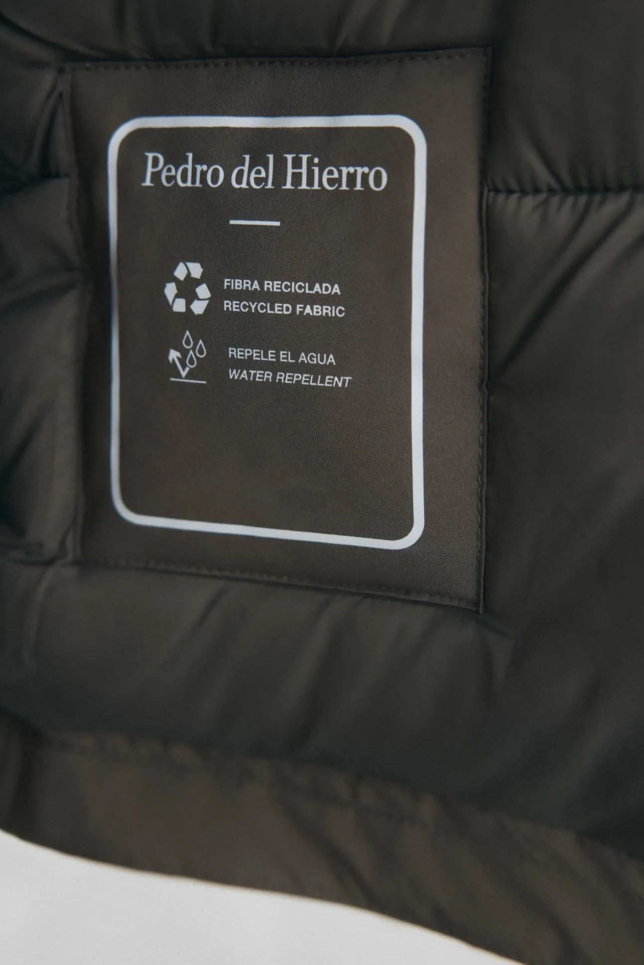 Parka corta capucha