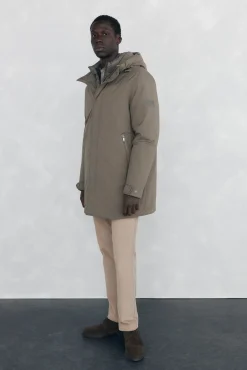 Parka corta capucha