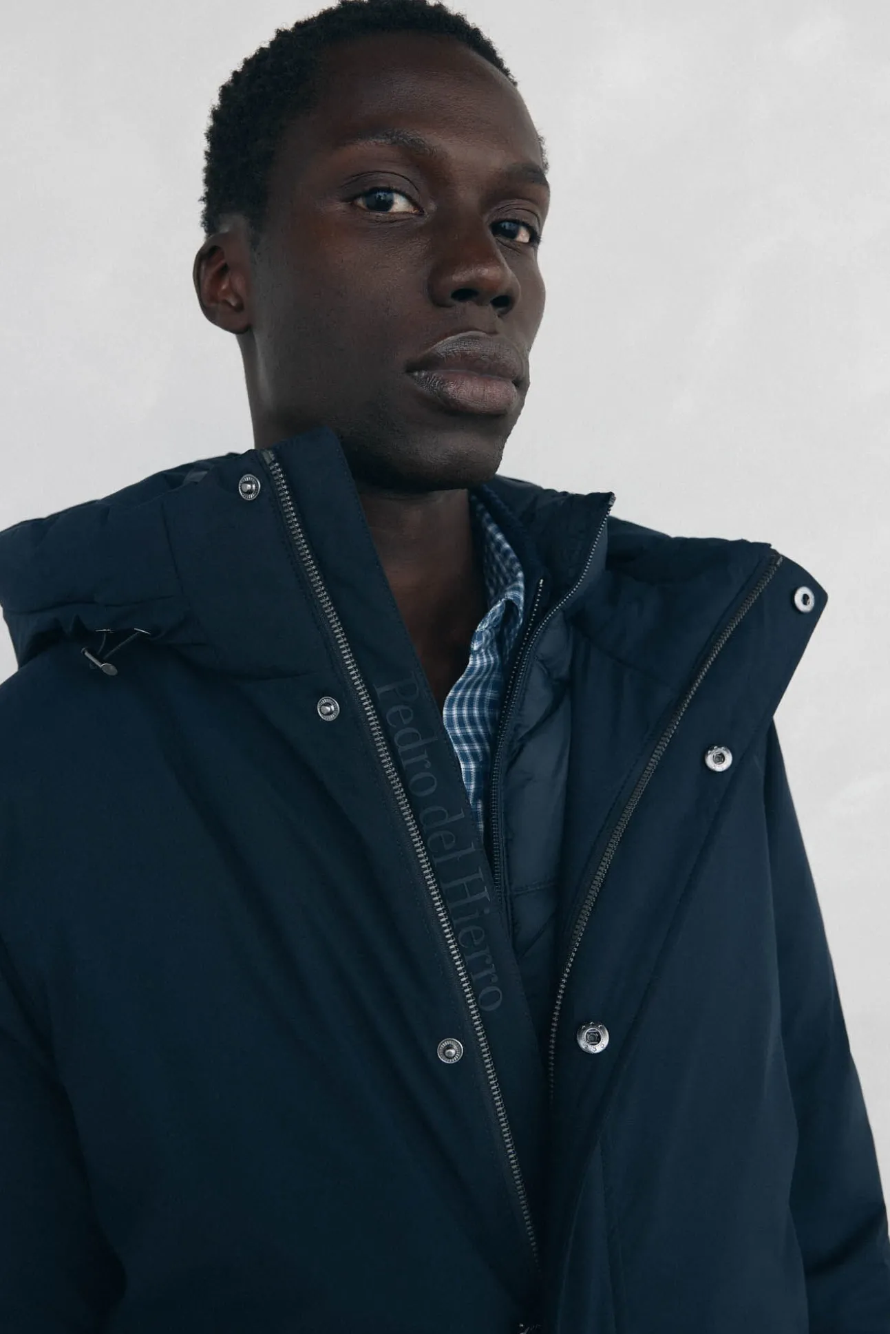Parka corta capucha