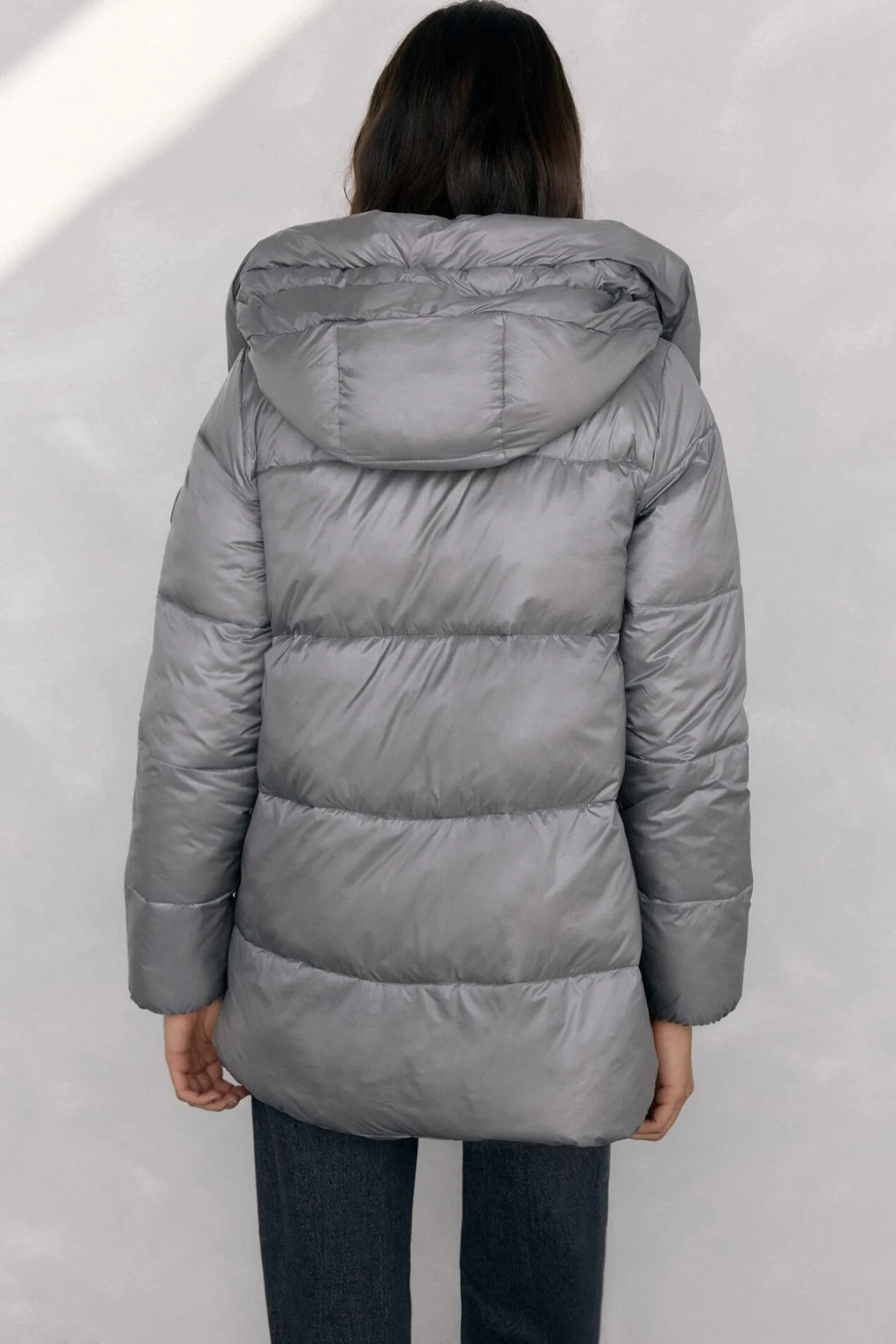 Parka corta capucha