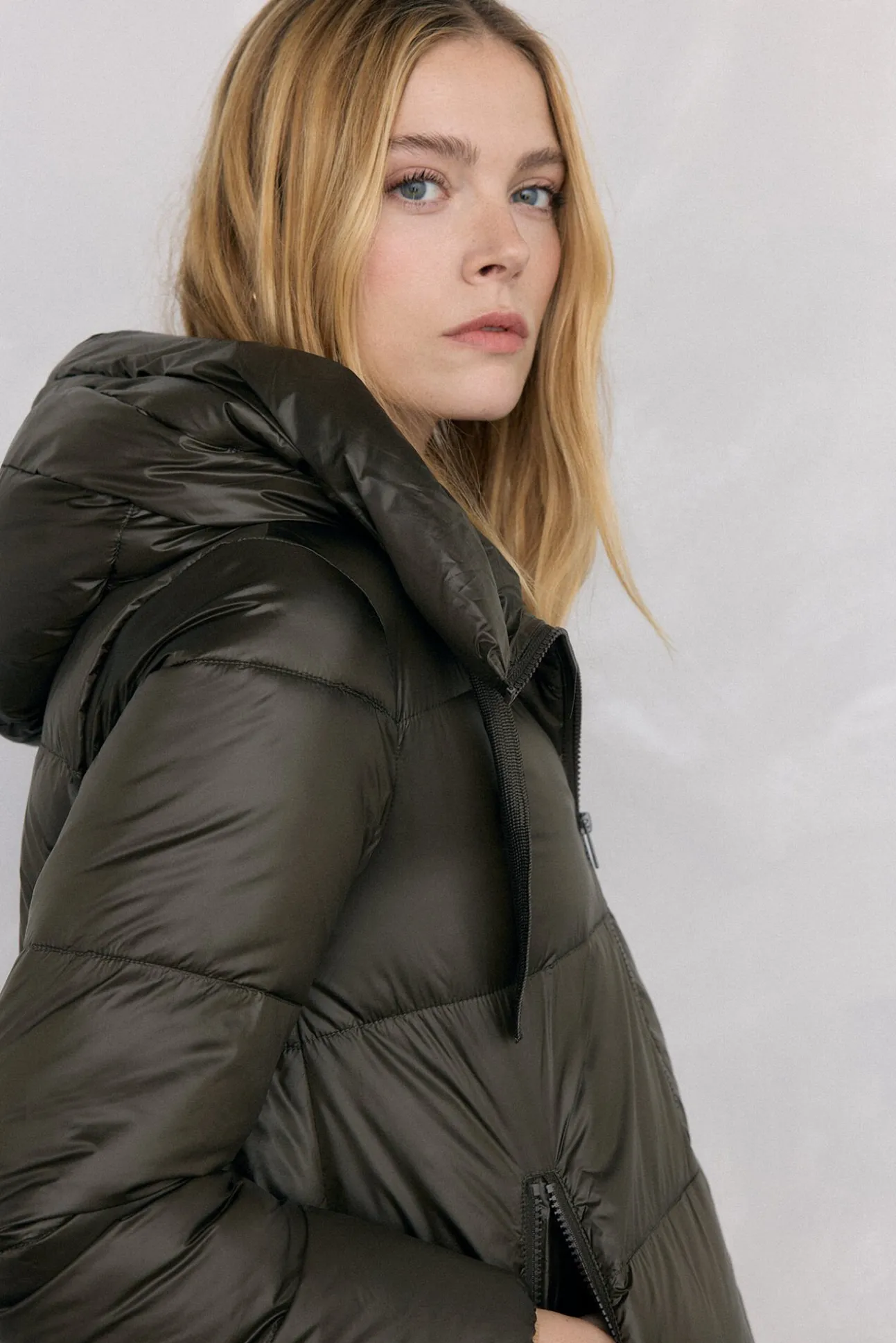 Parka corta capucha