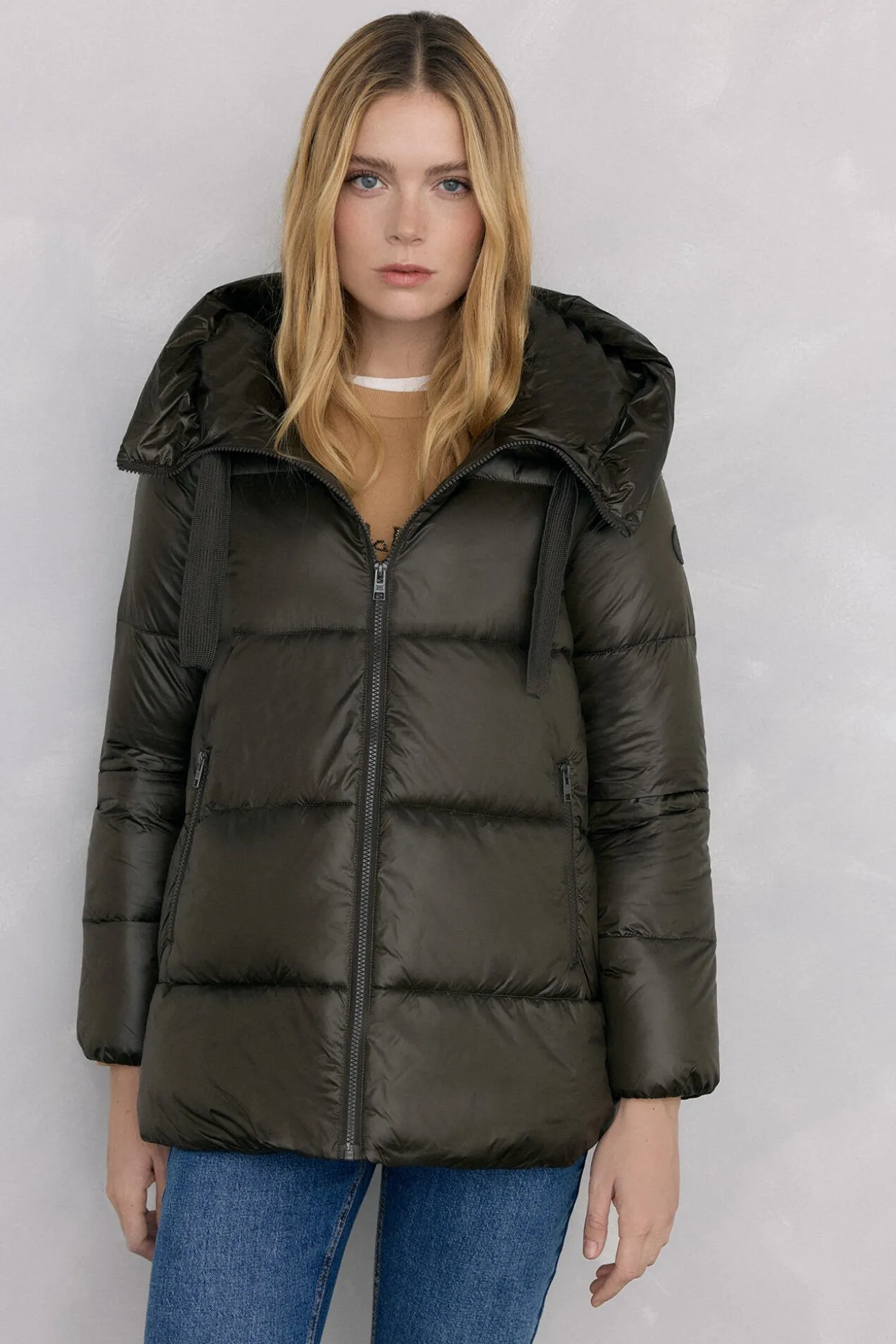 Parka corta capucha