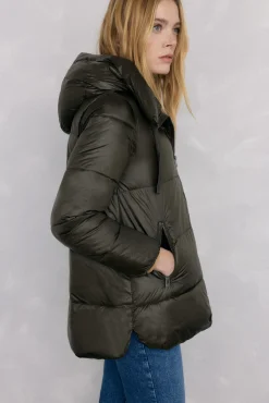 Parka corta capucha