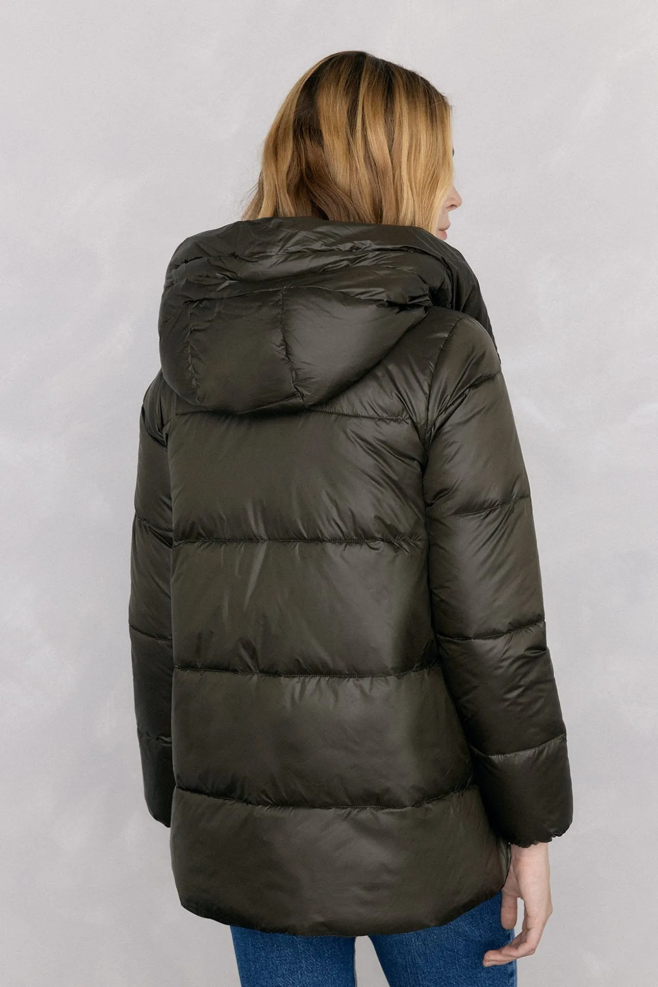 Parka corta capucha