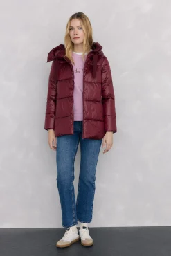 Parka corta capucha