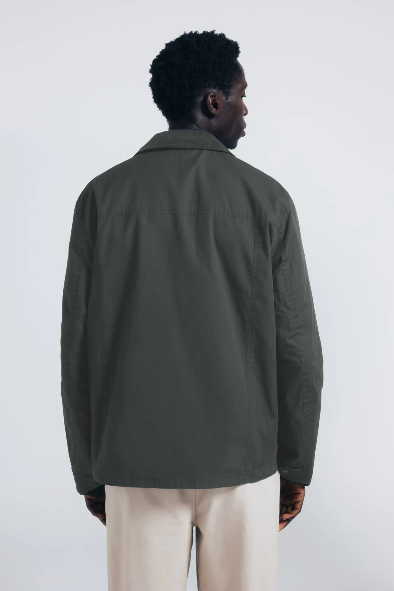 Parka corta cuello pana