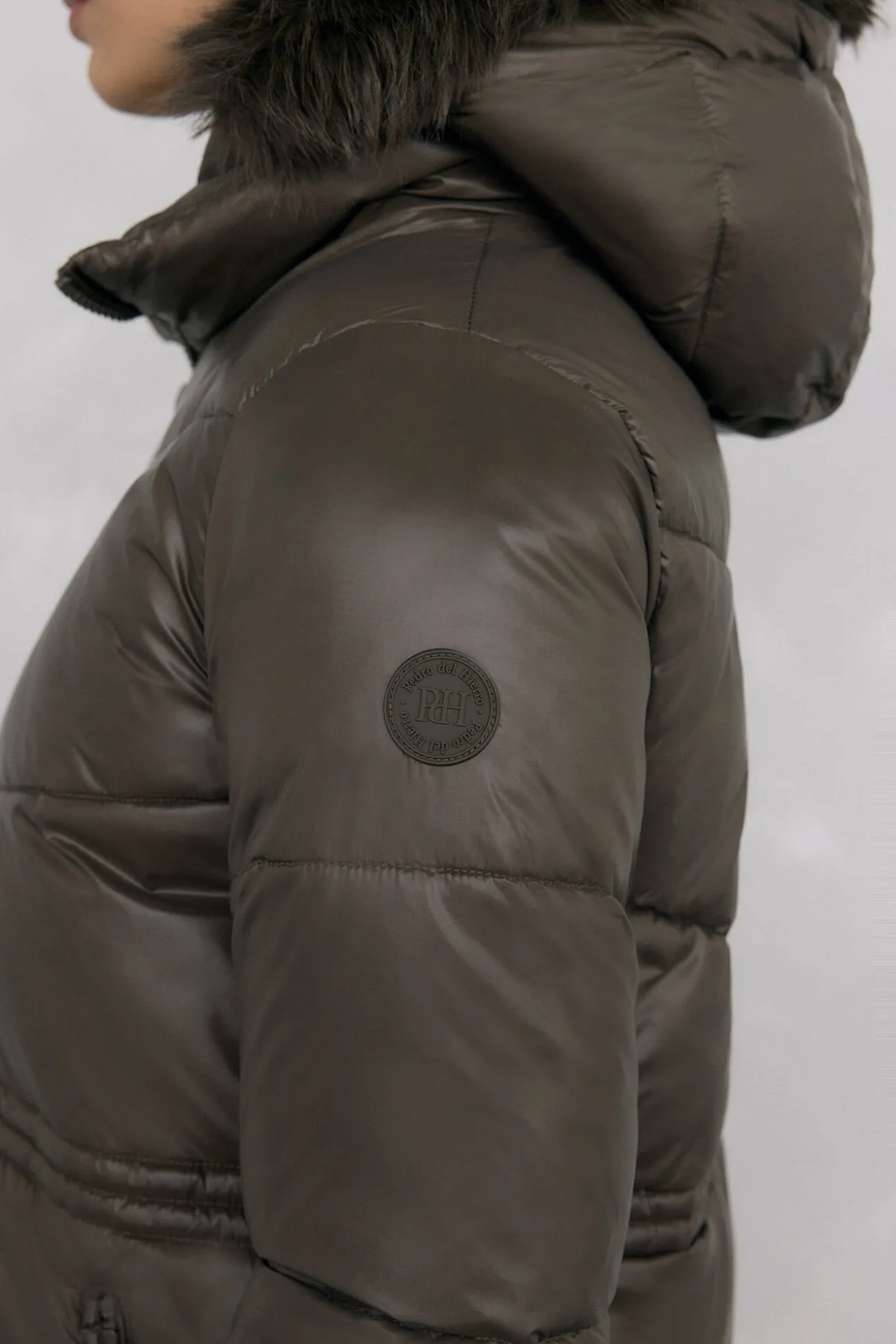 Parka larga capucha