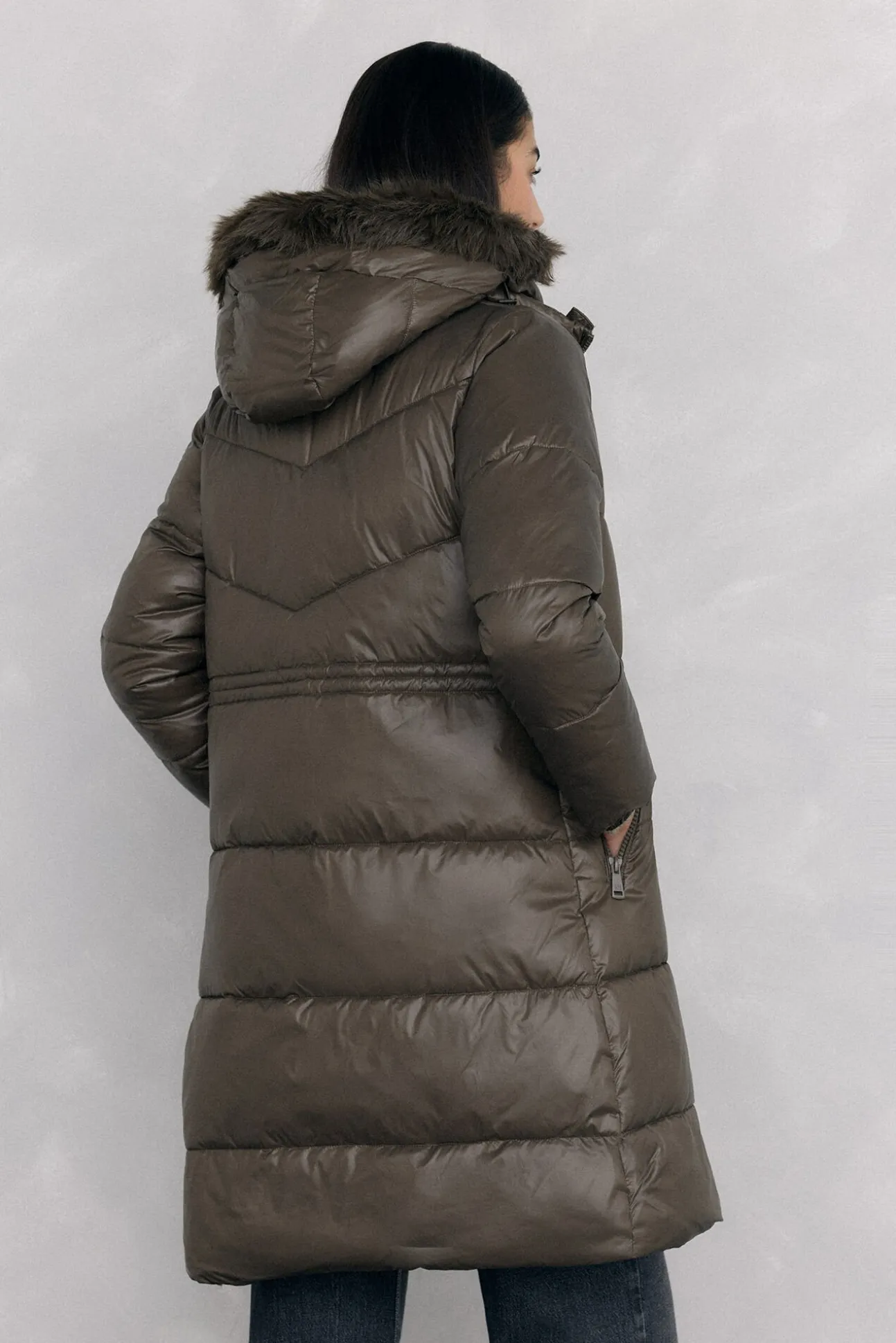 Parka larga capucha