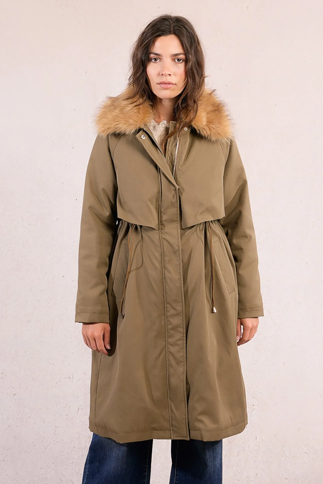 Parka larga con cuello en tejido de pelo