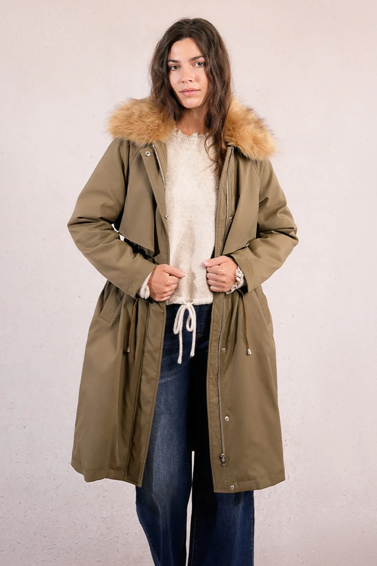 Parka larga con cuello en tejido de pelo