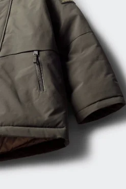 Parka marrón niño