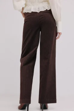 Pauline. Pantalón con doble abotonadura