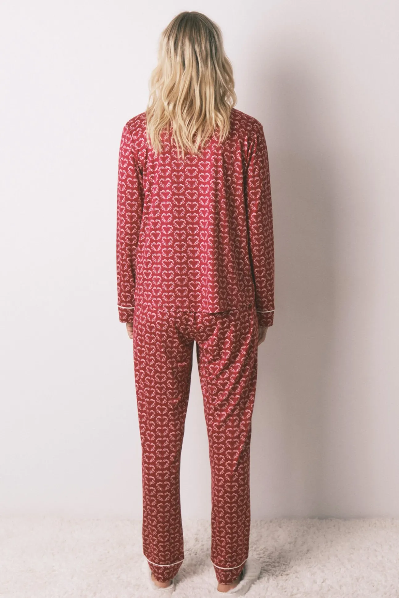Pijama camisero largo estampado corazones rojo