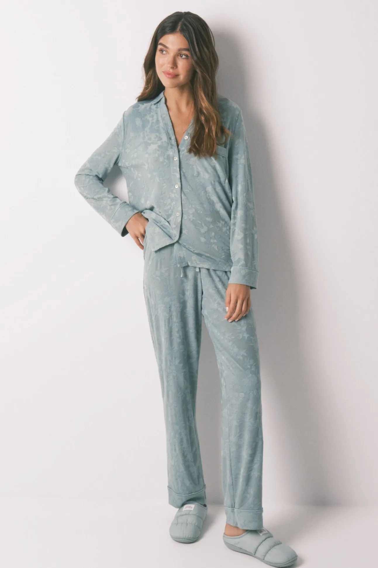 Pijama camisero largo jacquard floral verde