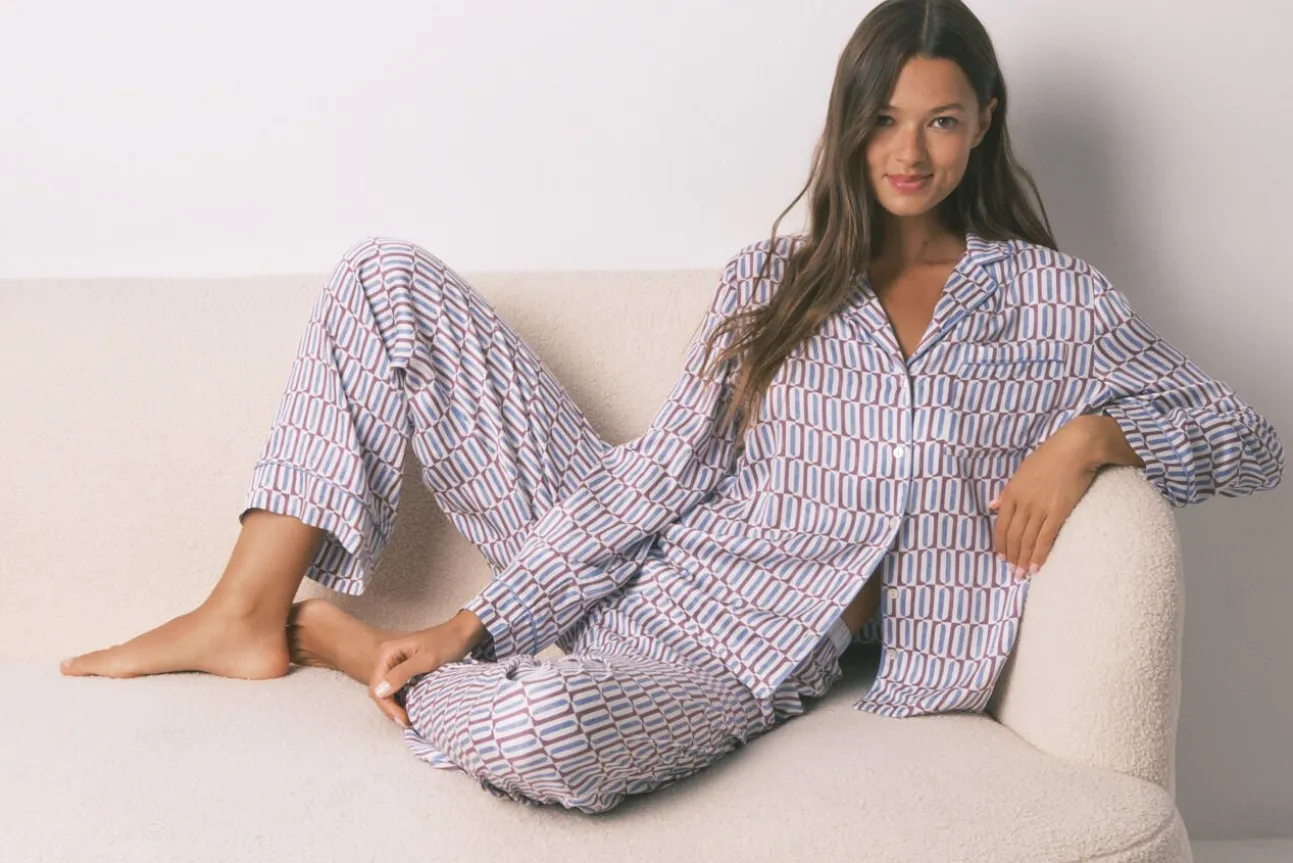 Pijama camisero largo satén print geométrico