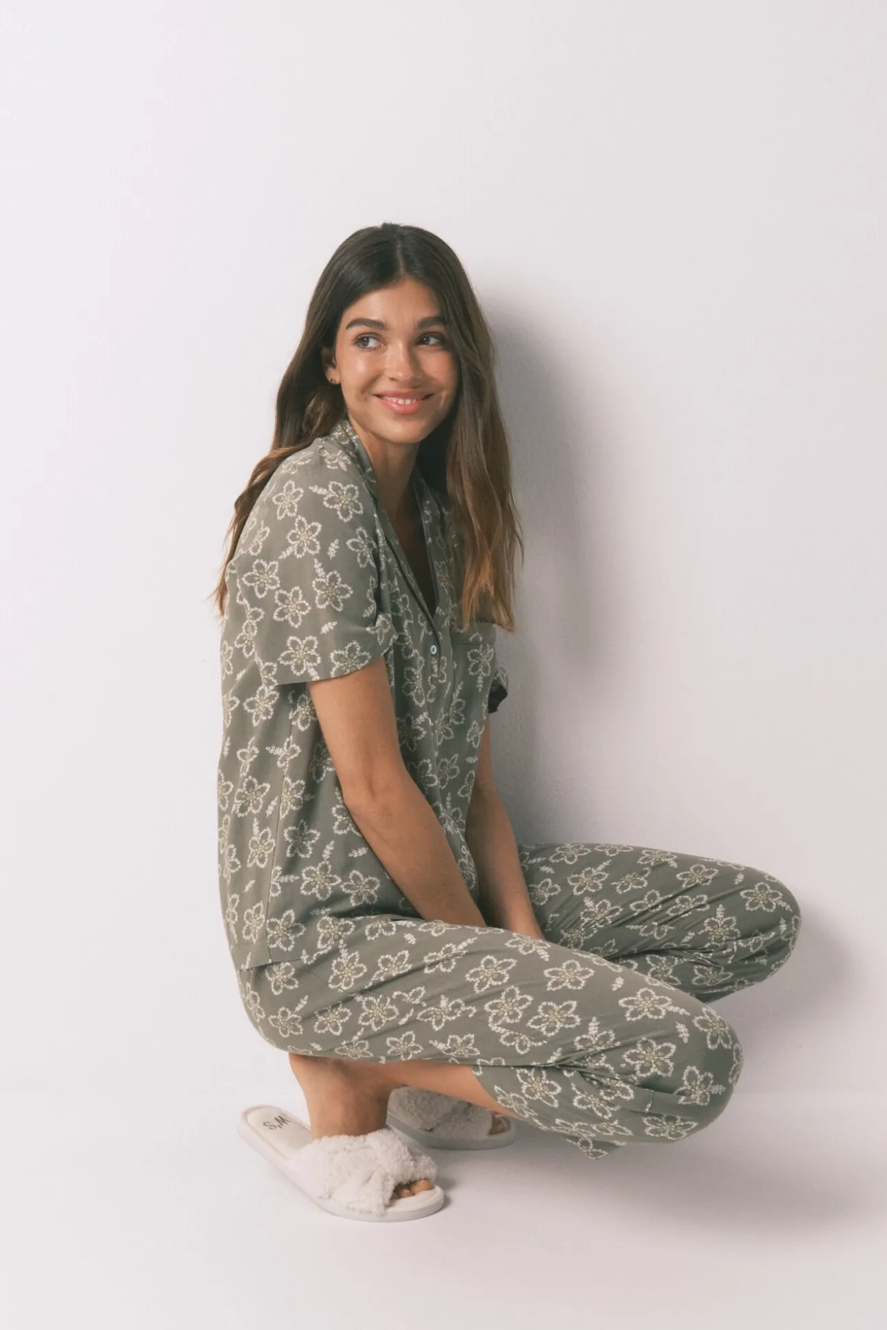 Pijama Capri viscosa flores kaki
