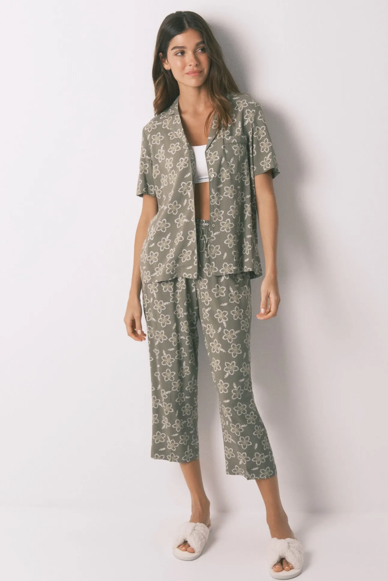 Pijama Capri viscosa flores kaki