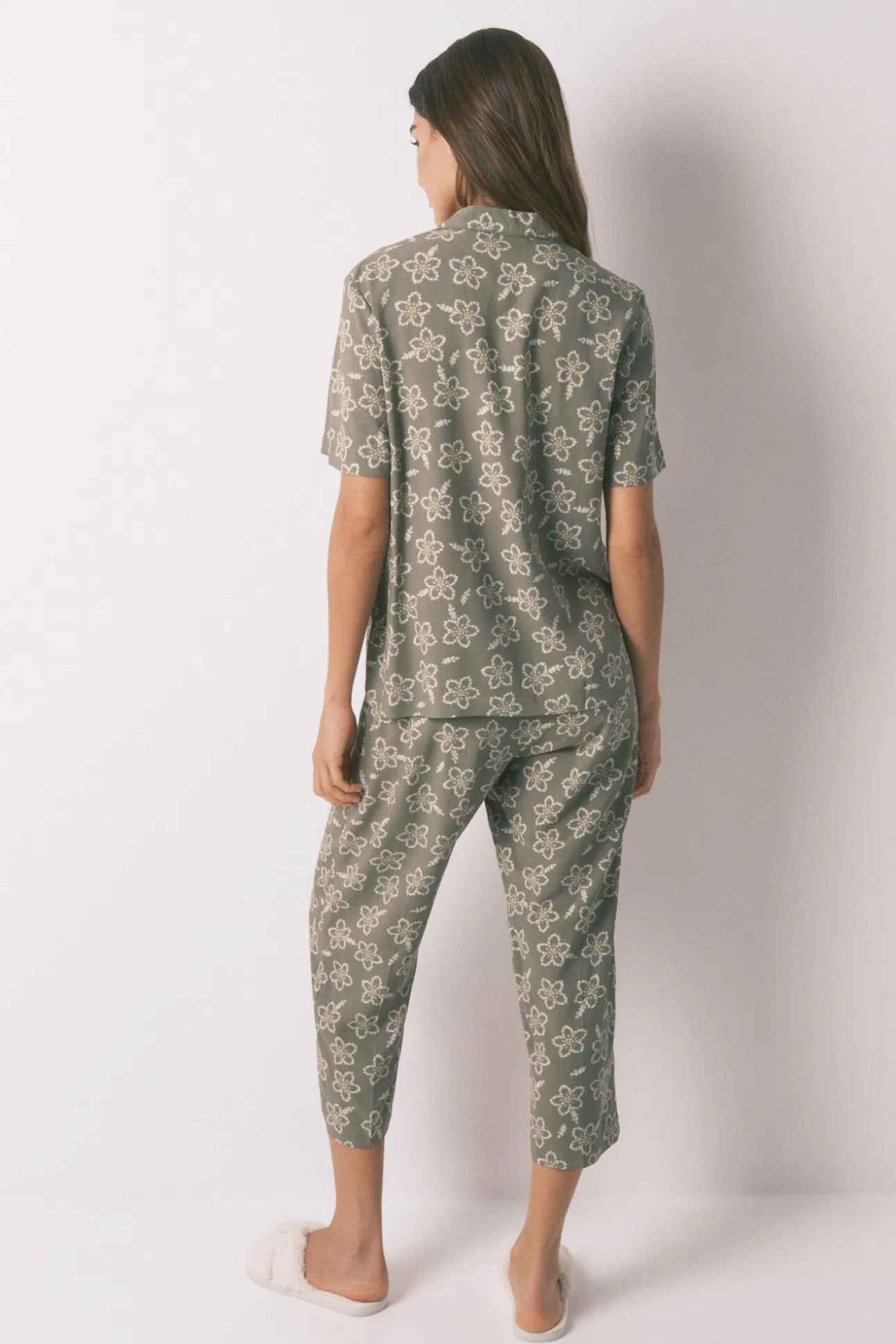 Pijama Capri viscosa flores kaki