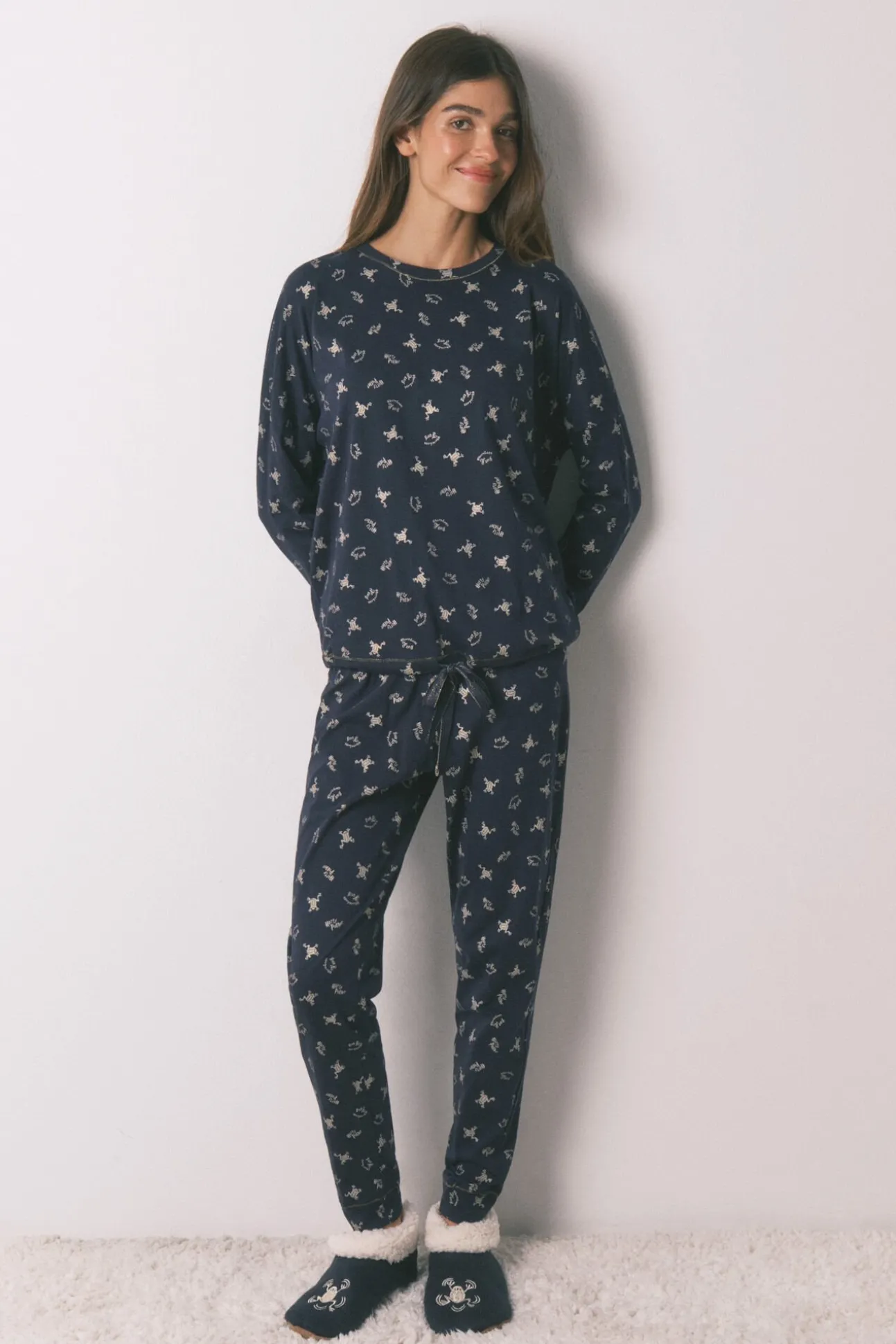 Pijama largo 100% algodón azul estampado ranitas