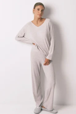 Pijama largo canalé perchado gris