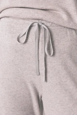 Pijama largo canalé perchado gris