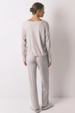 Pijama largo canalé perchado gris