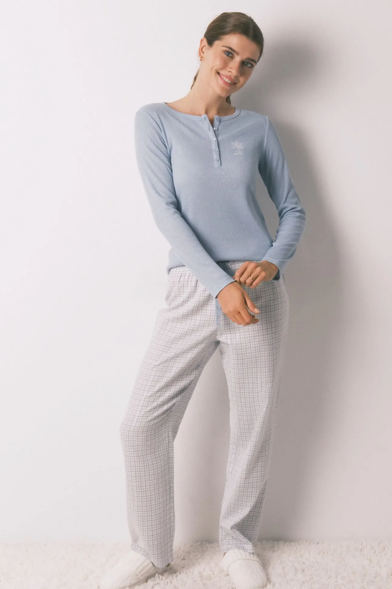 Pijama largo cuadros efecto brillo azul