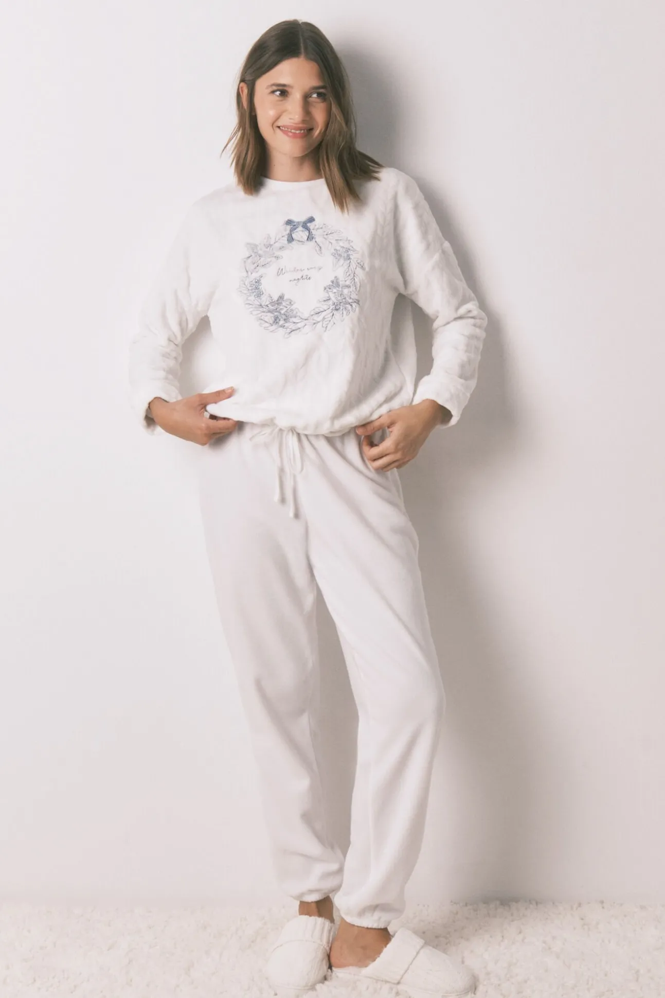 Pijama largo polar suave blanco
