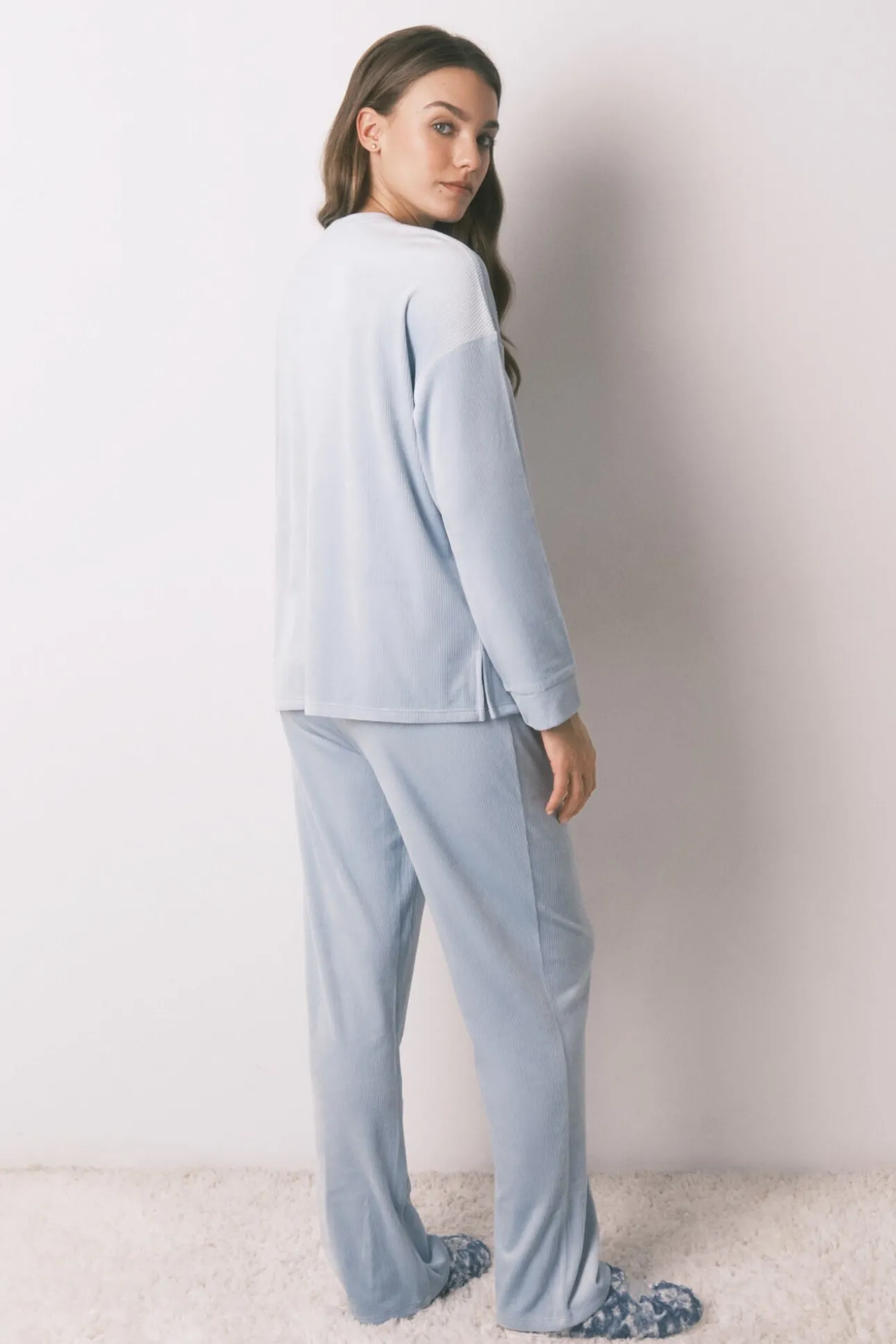 Pijama largo terciopelo canalé azul
