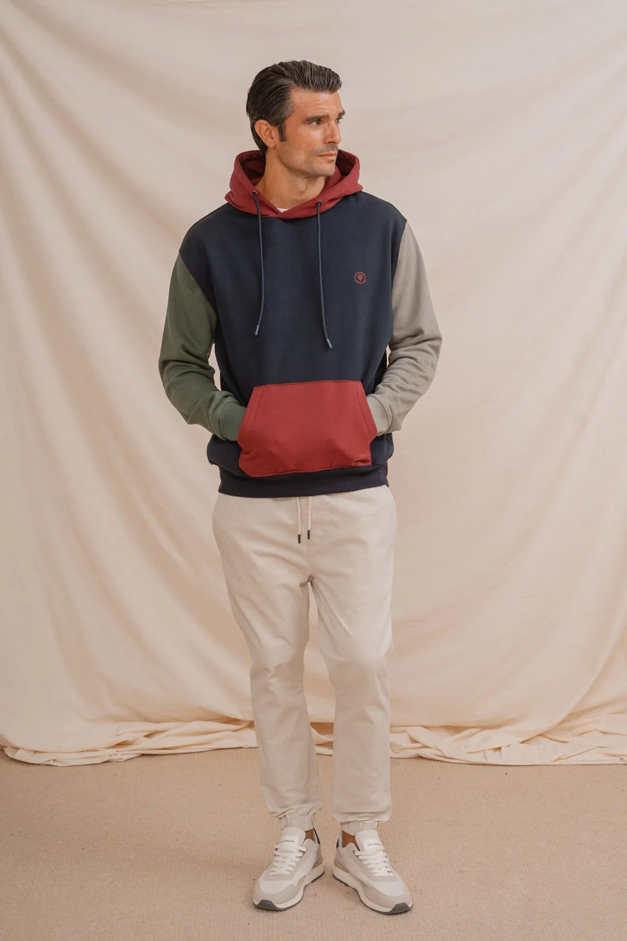 Sudadera canguro tricolor