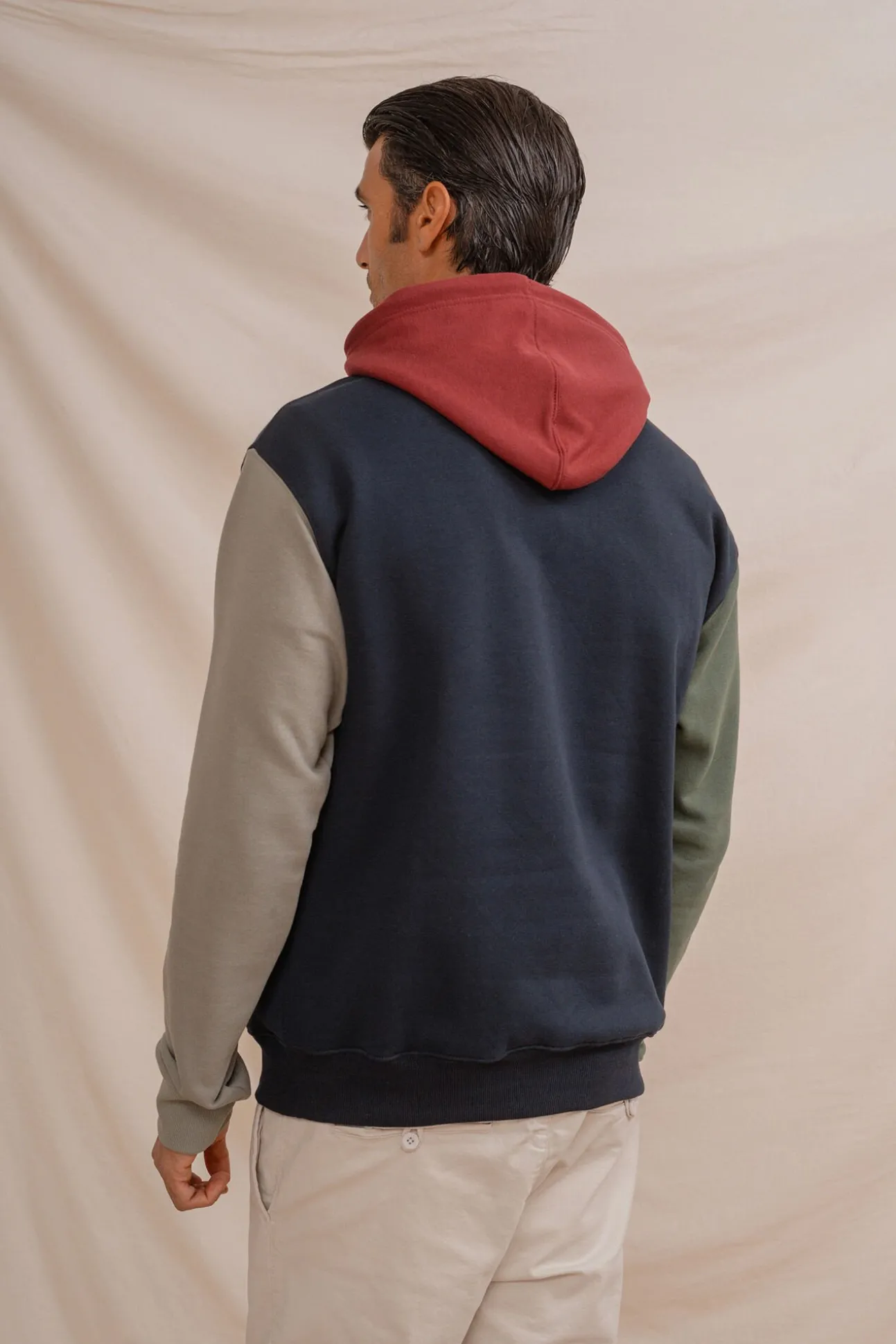 Sudadera canguro tricolor