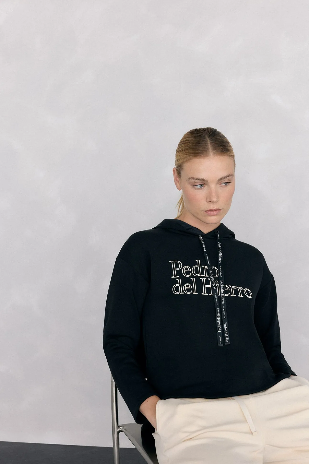 Sudadera capucha logo soft touch