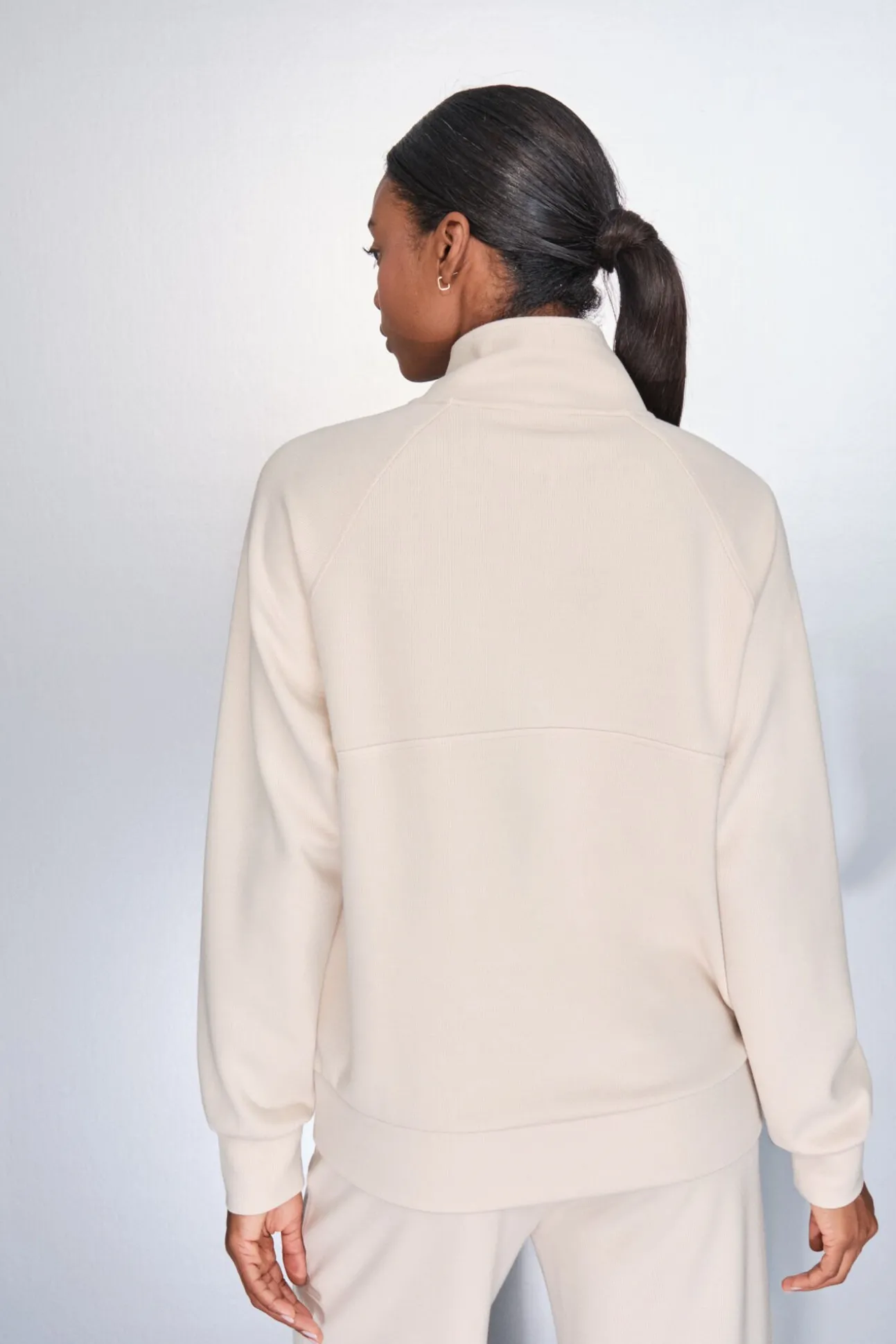 Sudadera cuello cremallera beige