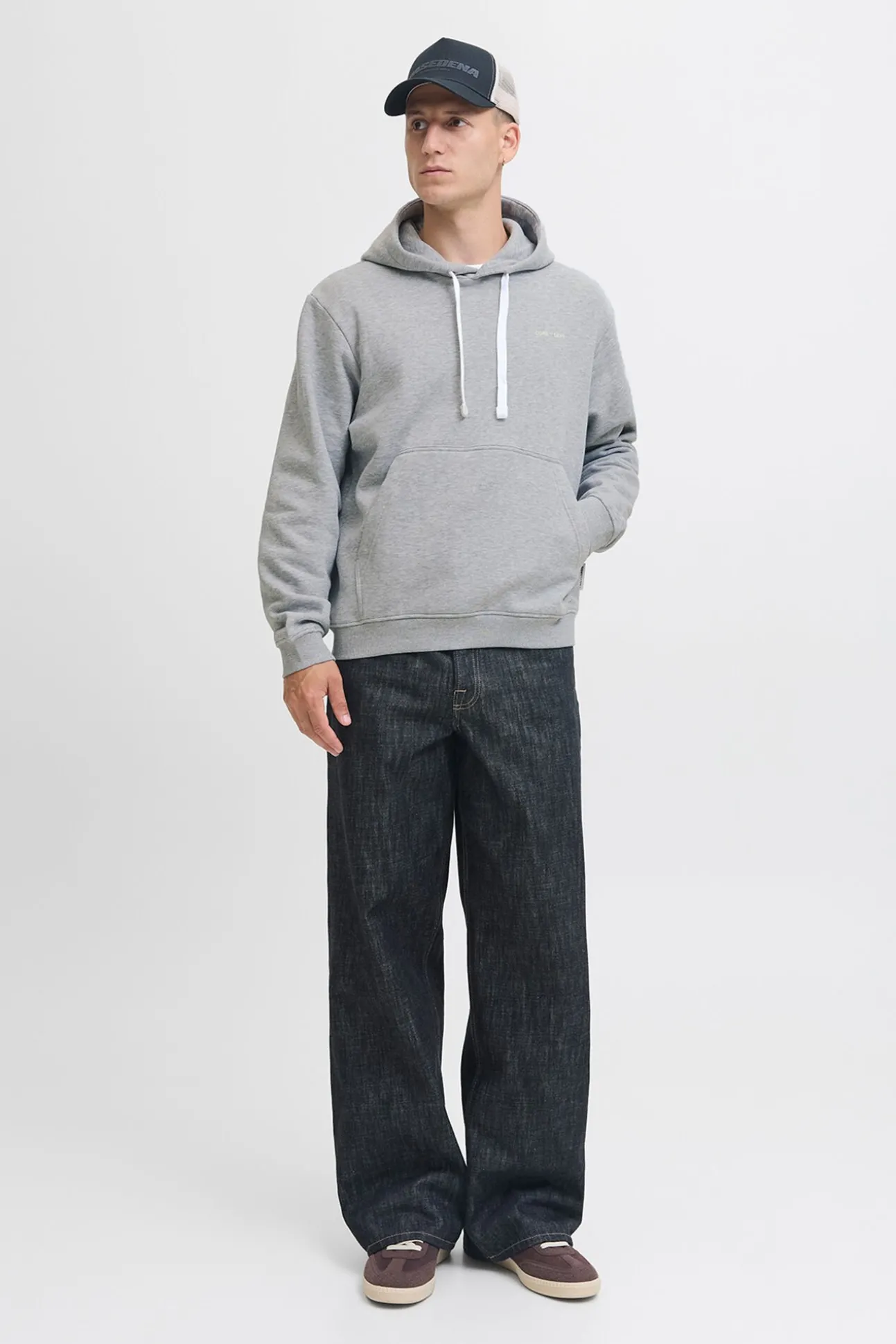 Sudadera minimalista