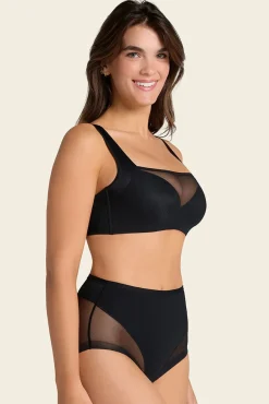 Sujetador brastop con buen cubrimiento de sisa y espalda
