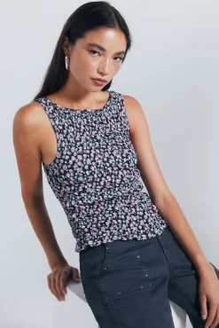 Top ajustado florecitas
