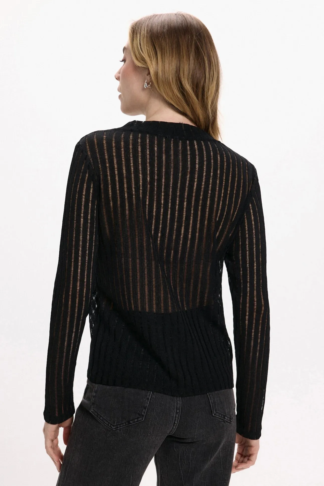 Top de manga larga con transparencias