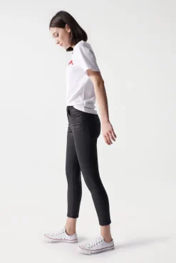 Vaqueros faith push in cropped con efecto coating